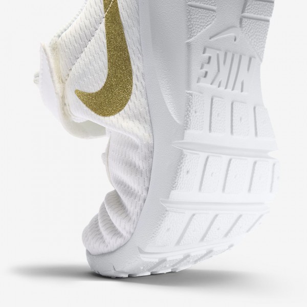 Nike Tanjun Freizeitschuhe Jungen Weiß Metallic Gold 800-87449